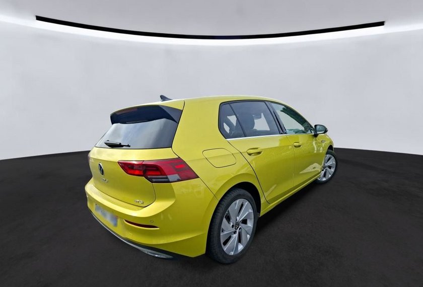 Volkswagen Golf Golf Style 1.5 eTSI DSG Kamera/Navi/LED/17