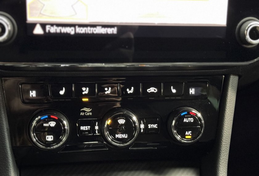 Skoda Superb Superb Combi 2.0 TDI DSG Sportline AHK/Area View