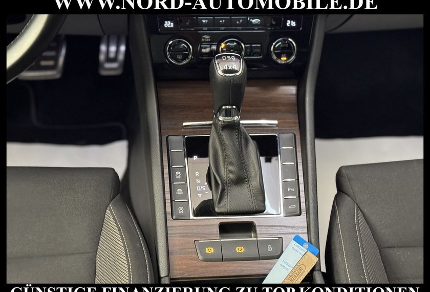 Skoda Superb Superb Combi 2.0 TDI 4x4 DSG Scout AHK/LED/Navi/