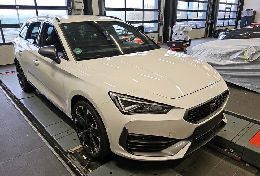 Cupra Leon Leon Sportstourer VZ 1.4 TSI e-Hybrid DSG Kamera