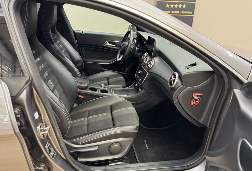 Mercedes-Benz CLA 180 CLA 180 Coupé *LED*Navi*Kamera*AHK*17Z-AMG*