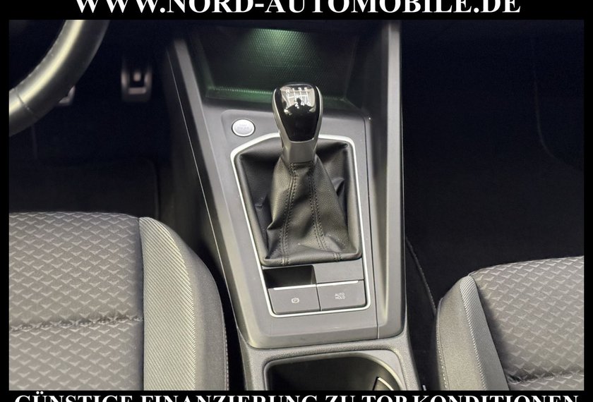 Volkswagen Golf Golf VIII Lim.1.5 TSI Active Matrix/StHz/Navi/