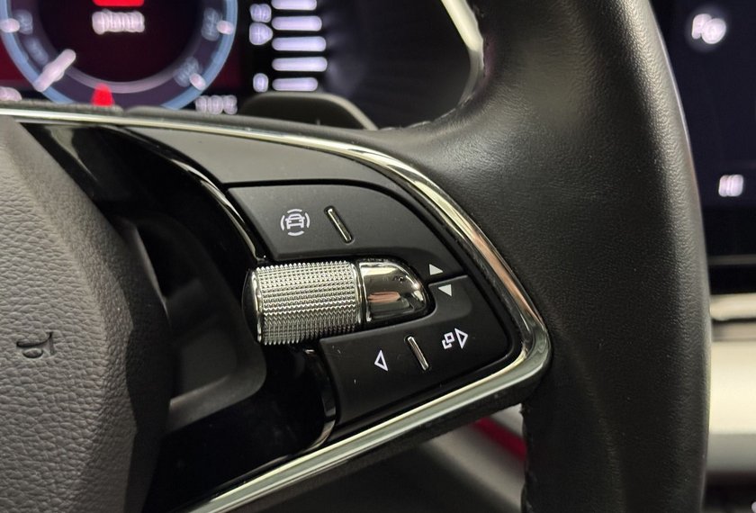 Skoda Octavia Octavia iV Combi Ambition 1.4 TSI DSG Kamera/LED