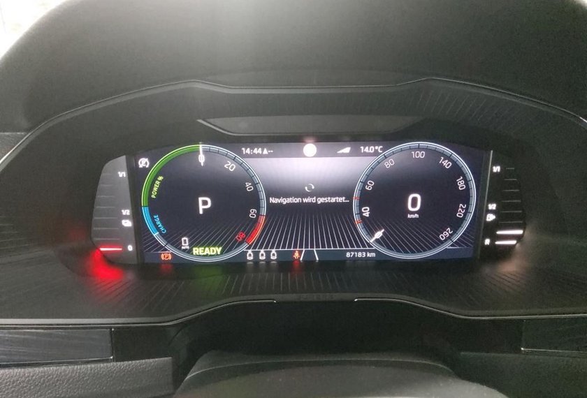 Skoda Superb Superb iV Limousine Style 1.4 TSI DSG Side&amp;Lane