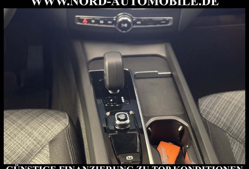 Volvo XC60 XC60 B4 *CORE* AHK*LED*4xSHZ*UPE:58*