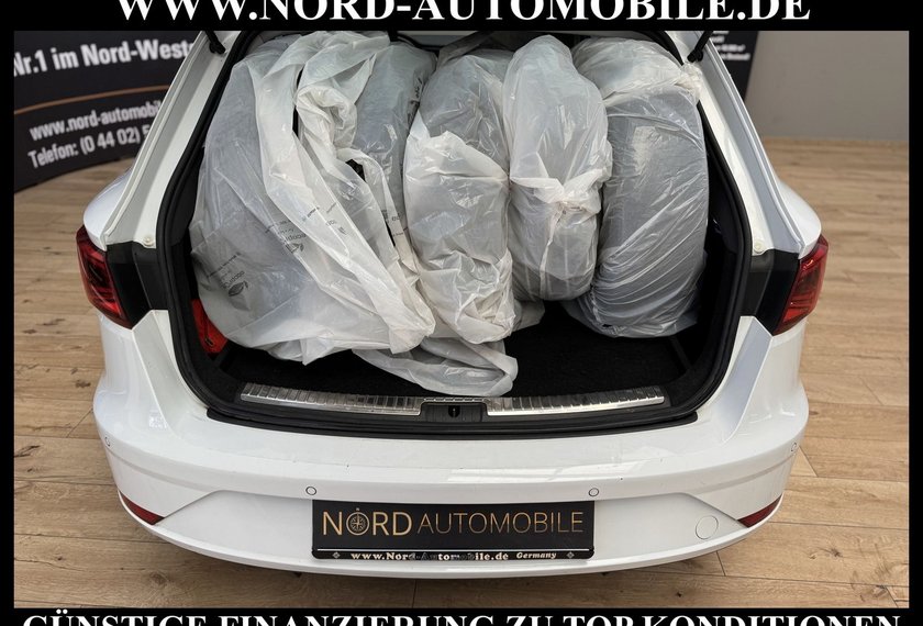 Seat Leon Leon ST 1.6 TDI DSG Style Kamera/AHK/LED/Navi