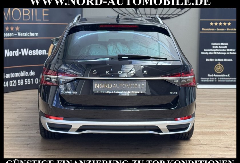 Skoda Superb Superb Combi SCOUT TDI DSG 4x4 *AHK*PANO*UPE61*