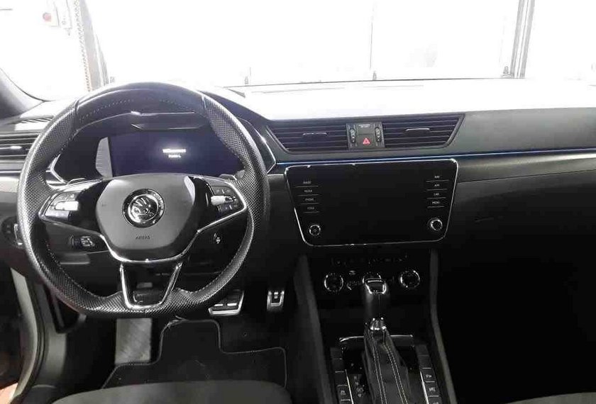 Skoda Superb Superb Combi 2.0 TDI DSG Sportline AHK/Area View