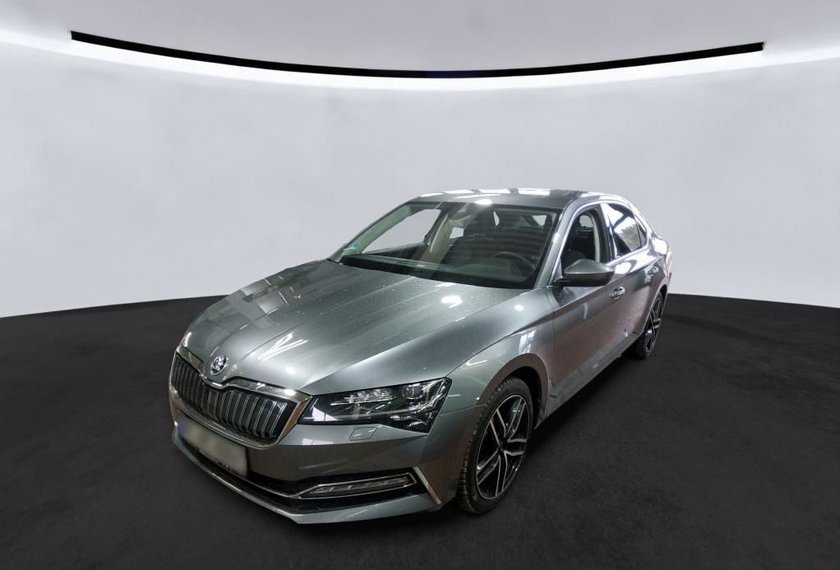 Skoda Superb Superb iV Limousine Style 1.4 TSI DSG Side&amp;Lane