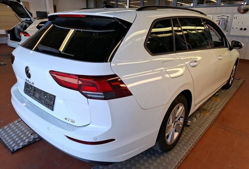 Volkswagen Golf Golf Variant 1.5 eTSI DSG Life Kamera/Navi/LED