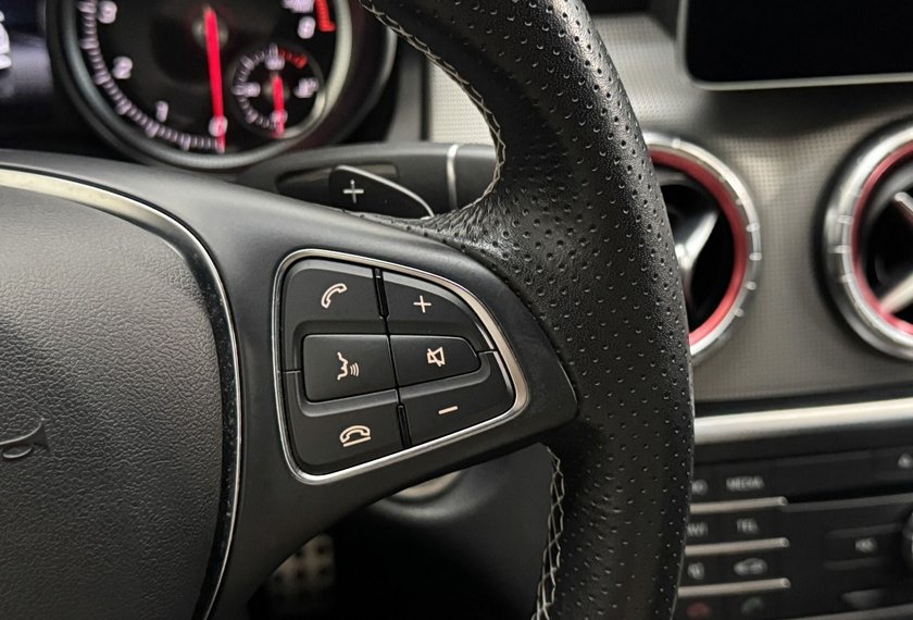 Mercedes-Benz CLA 180 CLA 180 Coupé *LED*Navi*Kamera*AHK*17Z-AMG*