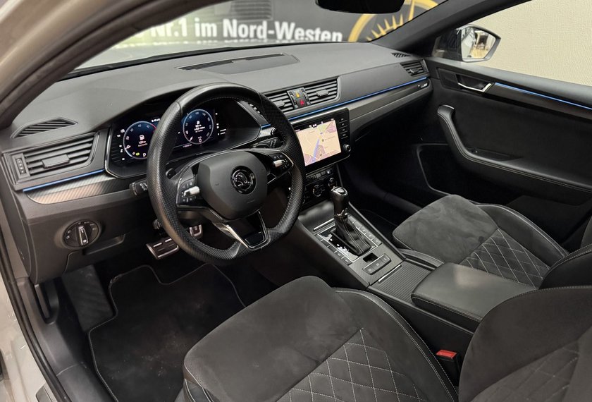 Skoda Superb Superb Combi 2.0 TDI DSG Sportline AHK/Area View