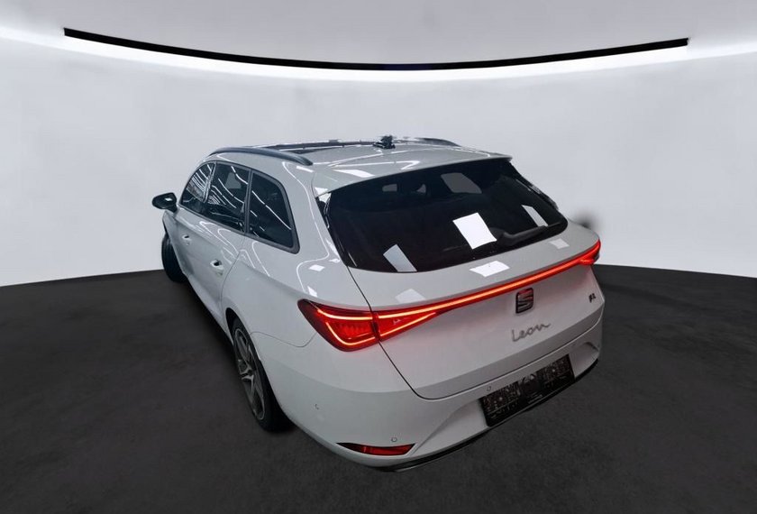 Seat Leon Leon SP FR 1.5 eTSI DSG Pano/AHK/18/Kamera/Navi/