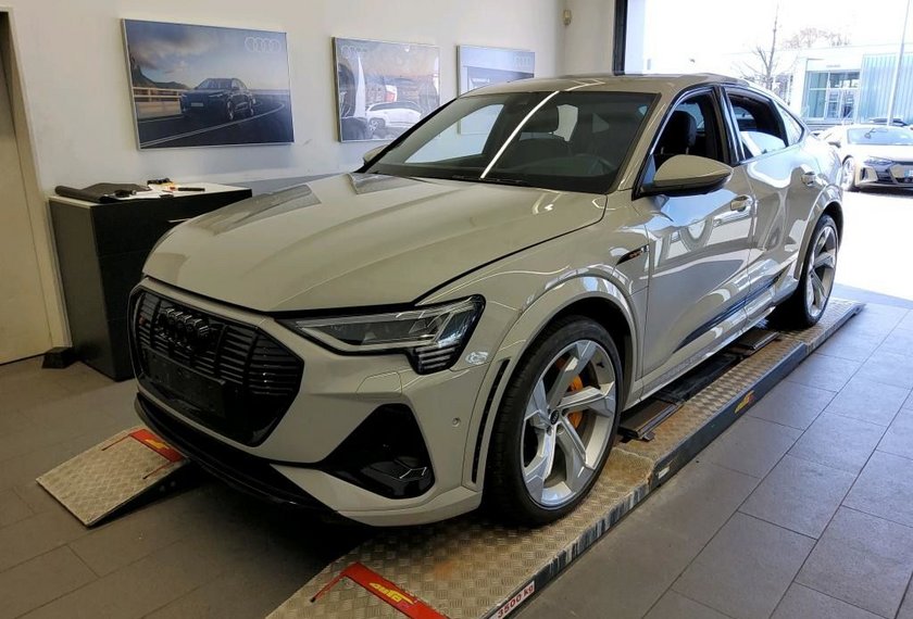 Audi e-tron e-tron S Sportback Pano/AHK/22/Nardograu/UPE129/