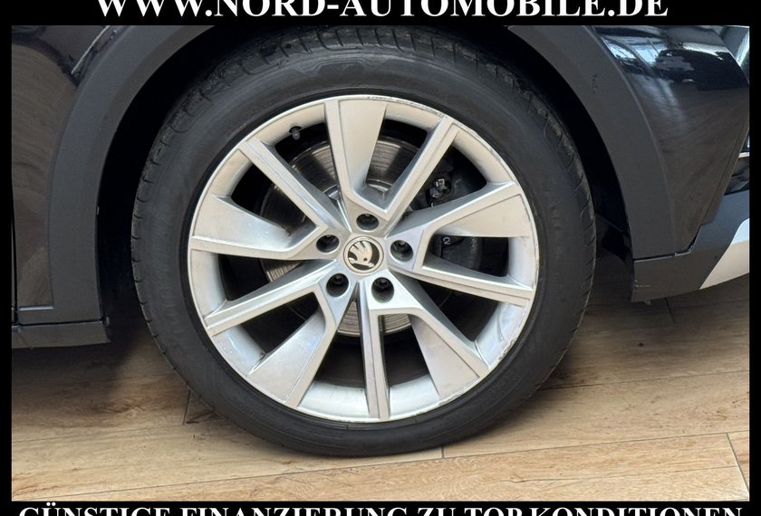 Skoda Superb Superb Combi SCOUT TDI DSG 4x4 *AHK*PANO*UPE61*