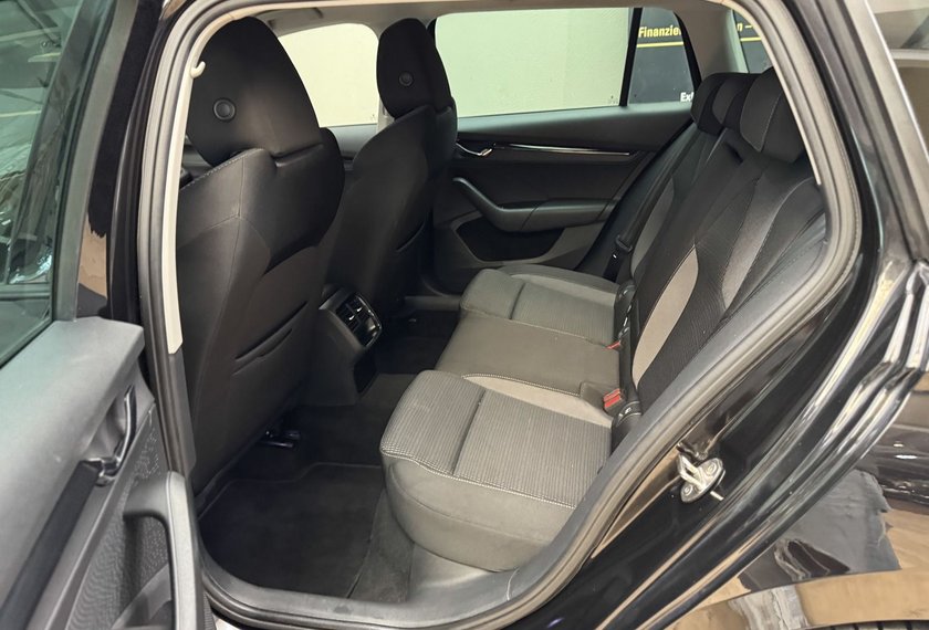 Skoda Octavia Octavia iV Combi Ambition 1.4 TSI DSG Kamera/LED