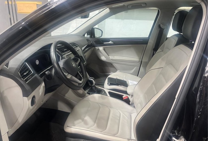 Volkswagen Tiguan Tiguan Elegance 4MOT 2.0 TDI DSG Leder/Pano/AHK/