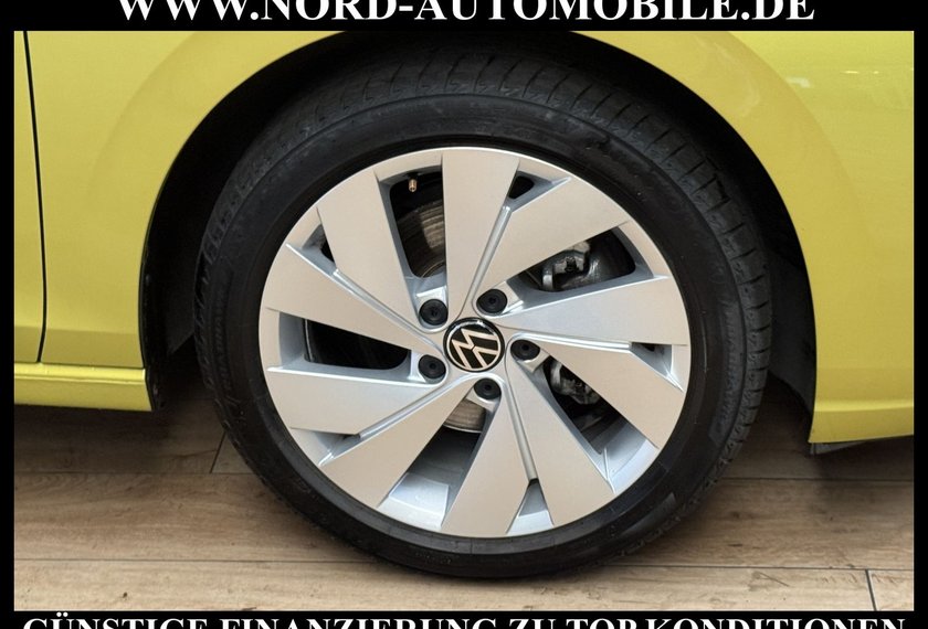 Volkswagen Golf Golf Style 1.5 eTSI DSG Kamera/Navi/LED/17