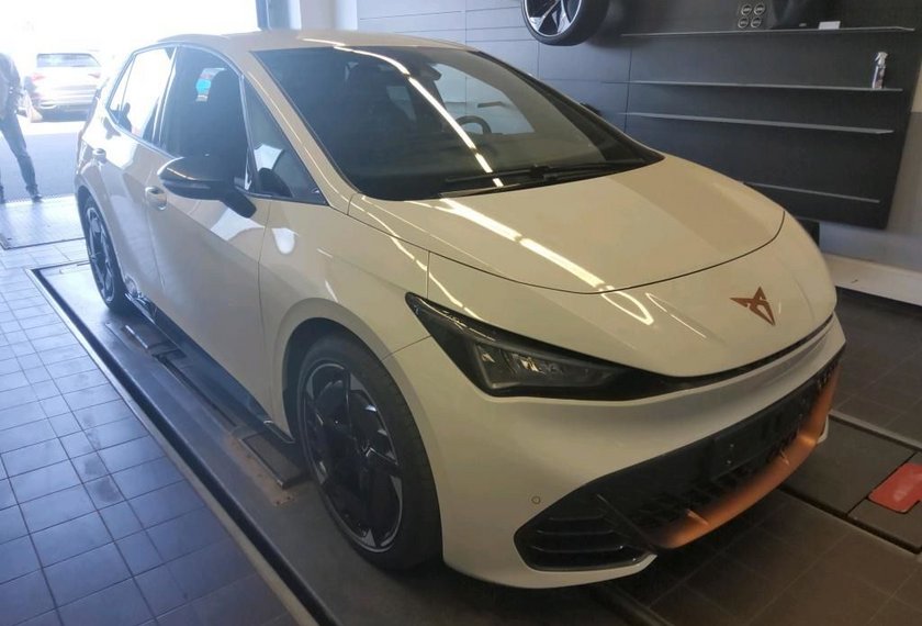 Cupra Born Born 150 KW Automatik Kamera/SHZ/ACC/LM20