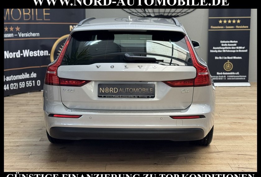Volvo V60 V60 Kombi B4 Core *AHK*ACC*LED*4xSHZ*UPE:57