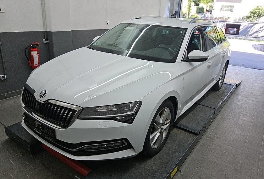 Skoda Superb Superb Combi 2.0 TDI Style DSG Leder/AHK/StHz/18
