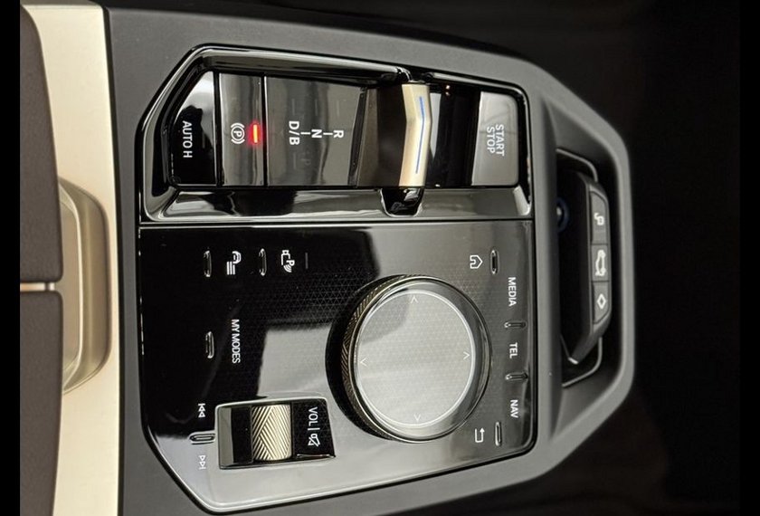 BMW iX iX 40 xDrive *AHK*PANO*360KAM*HARMAN*UPE:94*