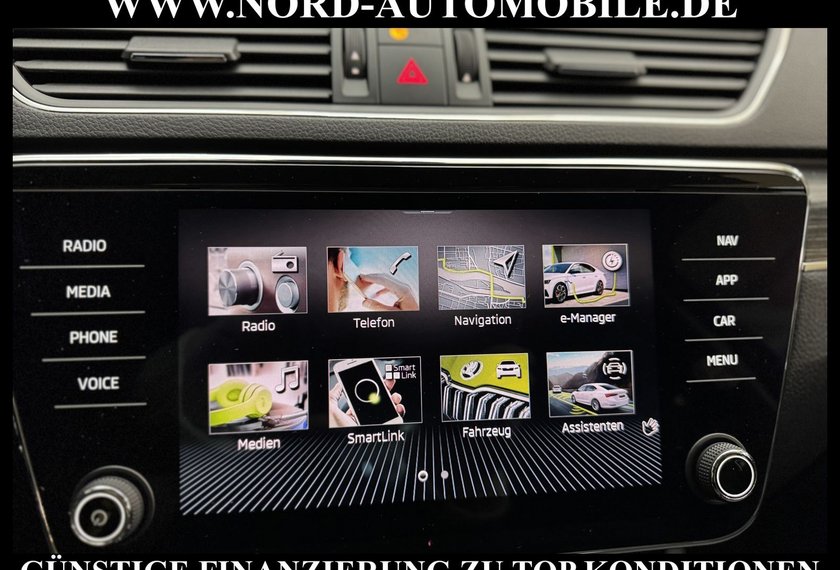 Skoda Superb Superb iV Limousine Style 1.4 TSI DSG Side&amp;Lane