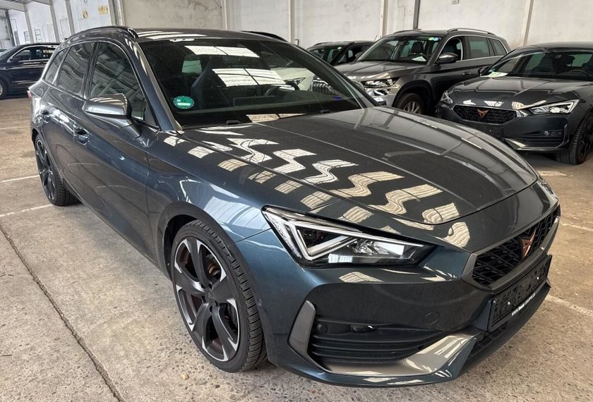 Cupra Leon Leon SP VZ 1.4 TSI e-HYBRID DSG Kamera/19/Navi/