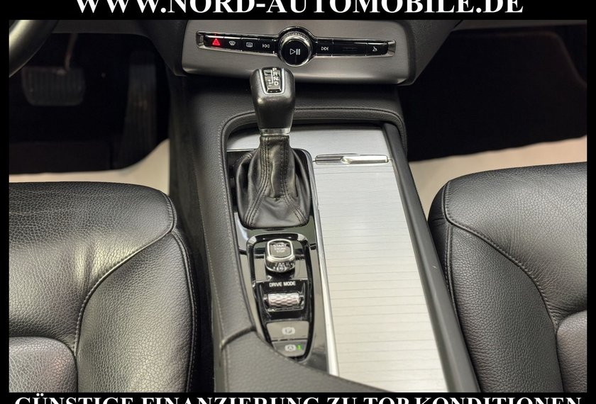Volvo XC90 XC90 B5 Momentum AWD *7-SITZER*H&amp;K*LEDER*19ZOLL*