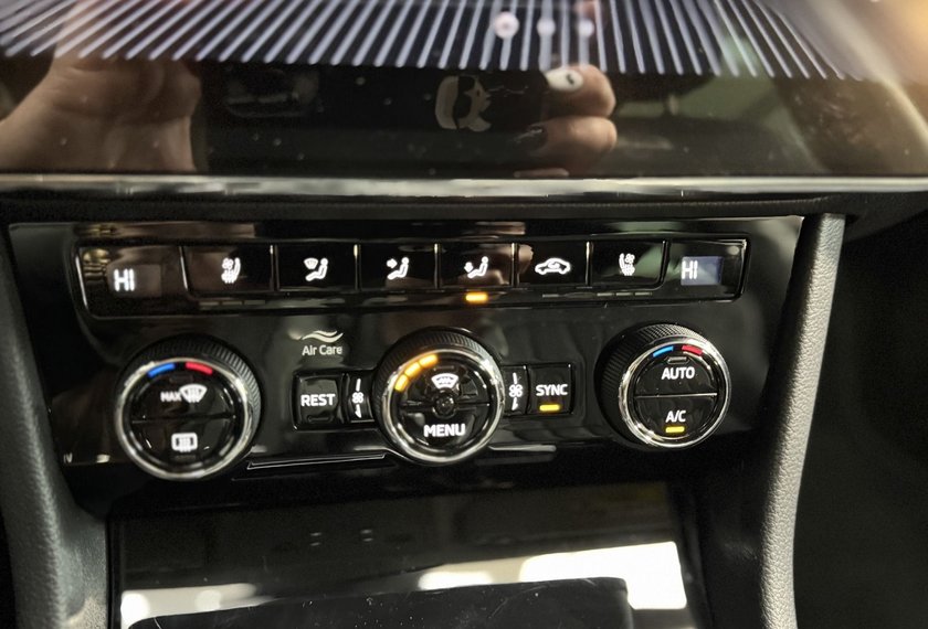 Skoda Superb Superb Combi Laurin &amp; Klement 2.0 TDI AHK/19/ L&amp;