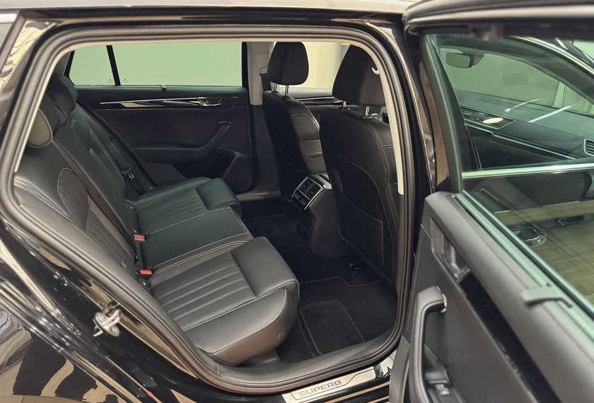 Skoda Superb Superb Combi Laurin &amp; Klement 2.0 TDI AHK/19/ L&amp;