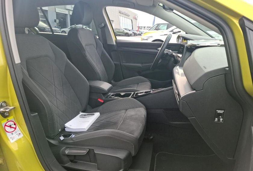 Volkswagen Golf Golf Style 1.5 eTSI DSG Kamera/Navi/LED/17