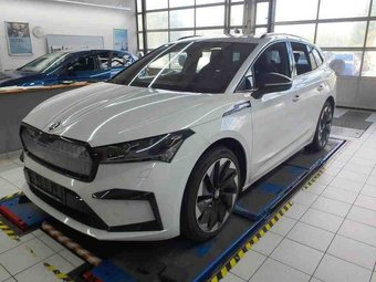 Skoda Enyaq Enyaq 80 Sportline Pano/AHK/Wärmepumpe/21/Kamera
