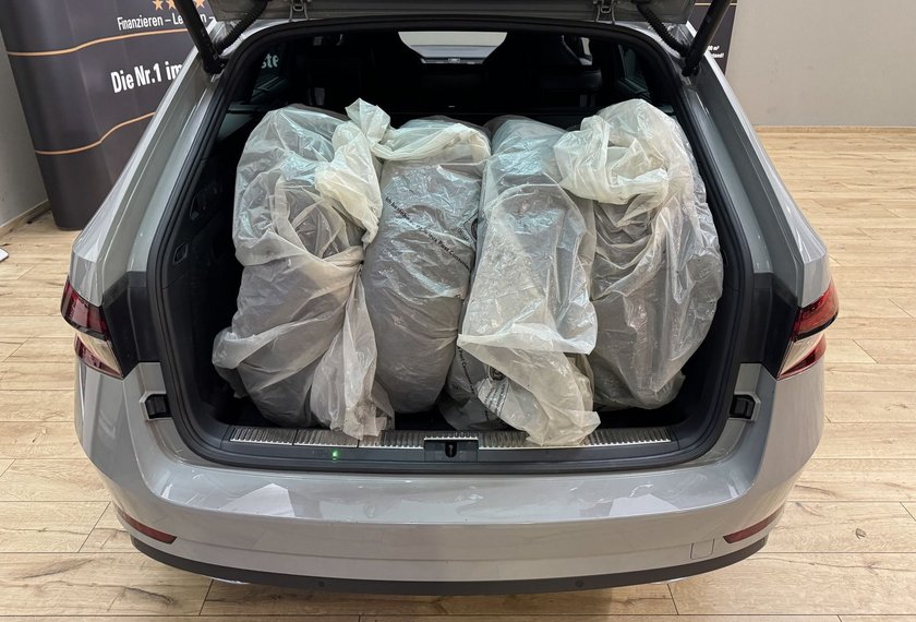 Skoda Superb Superb Combi 2.0 TDI DSG Sportline AHK/Area View