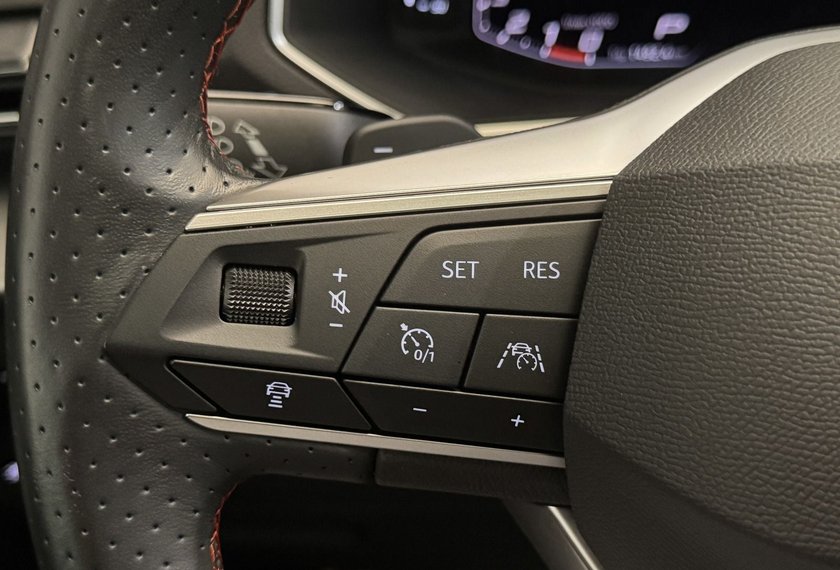 Seat Tarraco Tarraco FR 1.5 TSI DSG 7-Sitzer/20/Pano/AHK