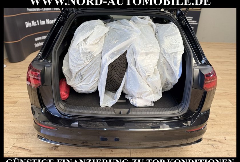 Volkswagen Golf Golf VIII Variant 1.5 eTSI DSG R-Line Pano/AHK/