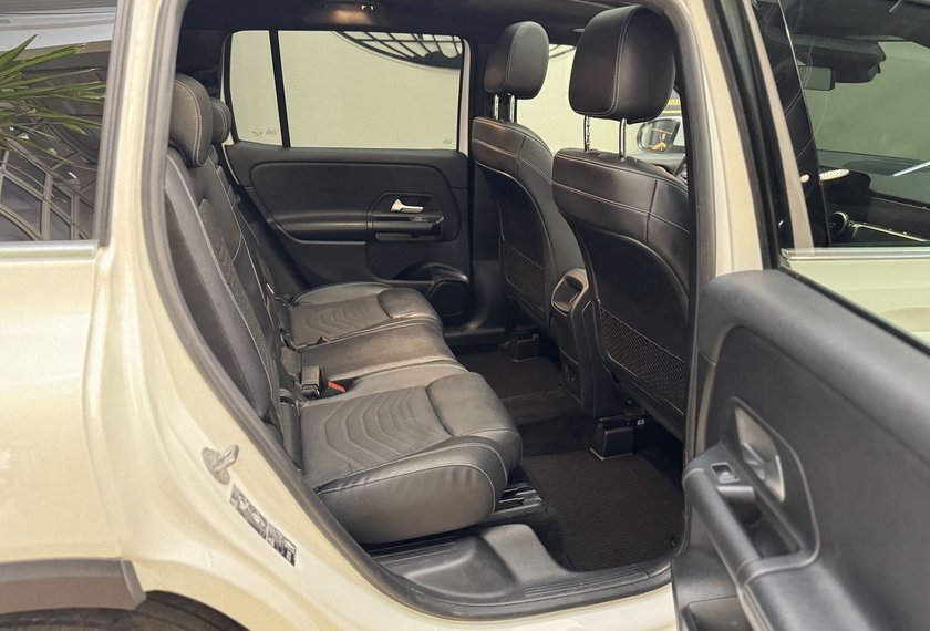 Mercedes-Benz GLB 200 GLB 200 d 4MATIC *7-SITZER*DISTRO+*AHK*PANO*LED*