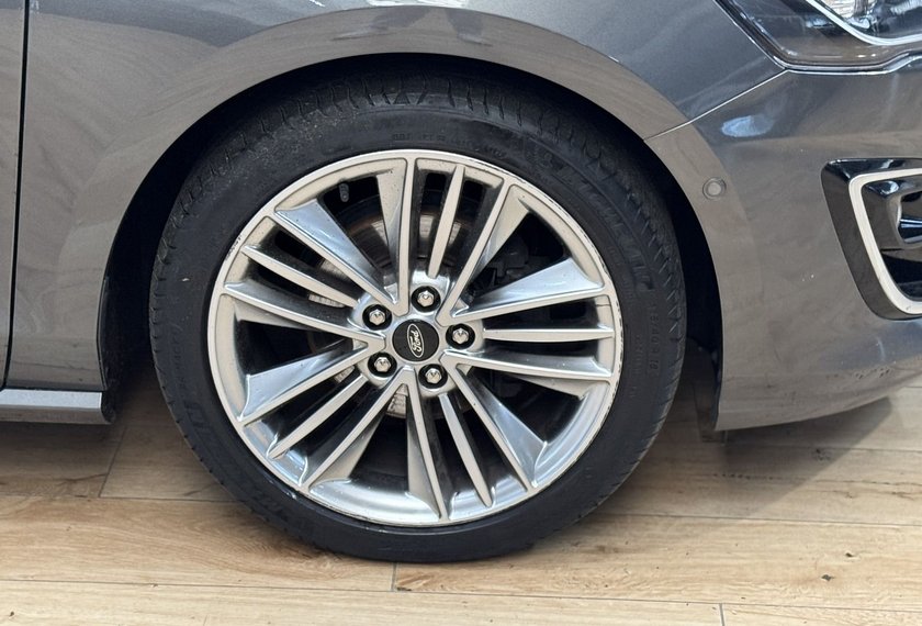 Ford Focus Focus Lim VIGNALE 1.5 EB *AHK*PANO*SCHÖN VOLL*