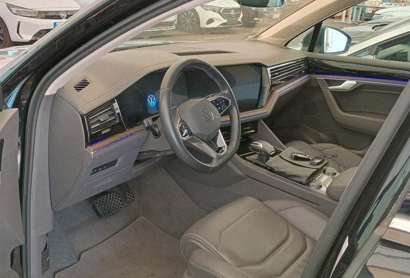 Volkswagen Touareg Touareg 3.0 V6 TDI Atmosphere LUFT/AHK/Leder/19