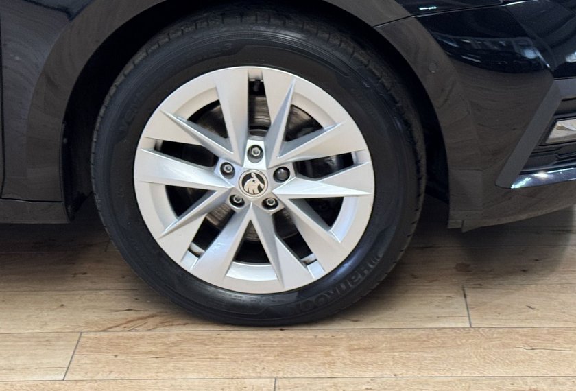 Skoda Octavia Octavia iV Combi Ambition 1.4 TSI DSG Kamera/LED