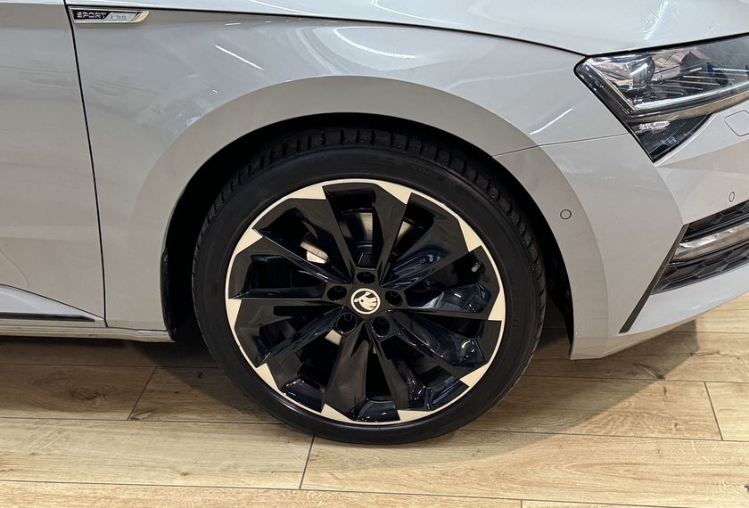Skoda Superb Superb Combi 2.0 TDI DSG Sportline AHK/Area View