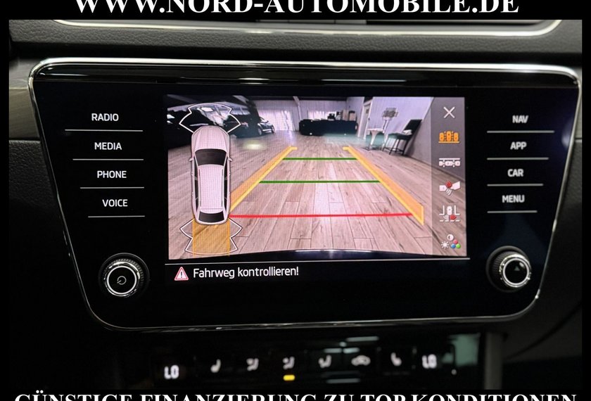 Skoda Superb Superb Combi Style 2.0 TDI DSG Pano/AHK/Kamera/