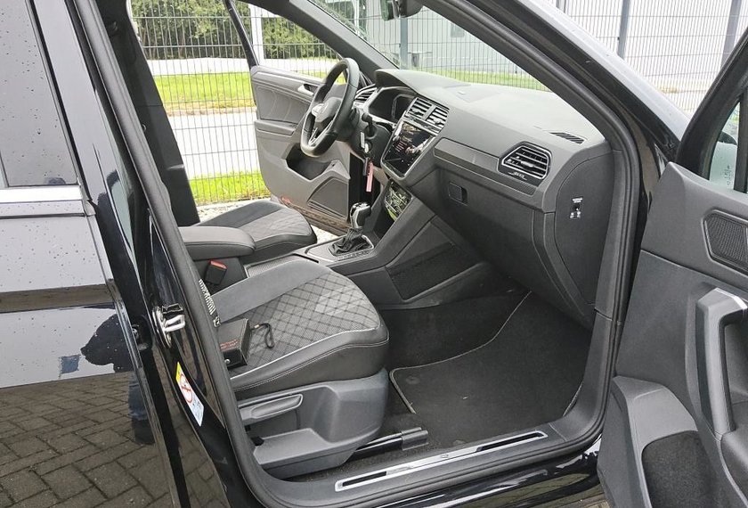 Volkswagen Tiguan Tiguan R-Line 2.0 TDI DSG Matrix/Kamera/Sid&amp;Lane
