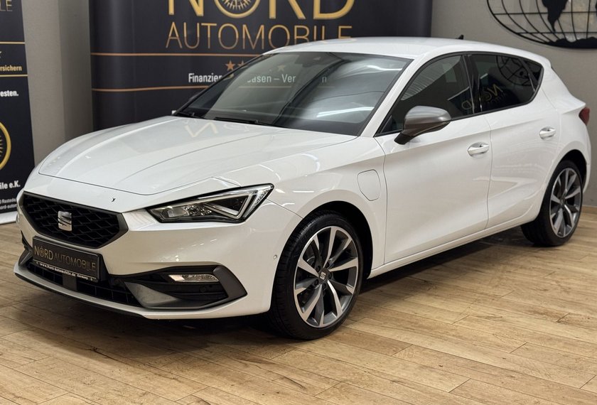 Seat Leon Leon 1.4 TSI e-HYBRID DSG Kamera/Navi/LED/18/ FR