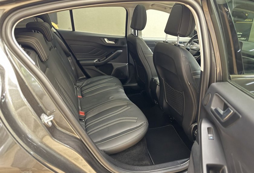 Ford Focus Focus Lim VIGNALE 1.5 EB *AHK*PANO*SCHÖN VOLL*
