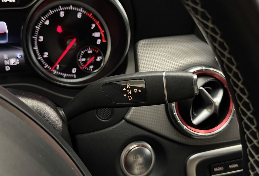 Mercedes-Benz CLA 180 CLA 180 Coupé *LED*Navi*Kamera*AHK*17Z-AMG*