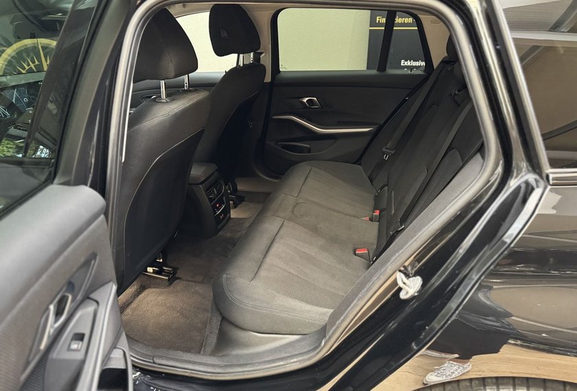 BMW 320 320 d Touring xDrive *LED*AHK*Curved*Shadow*MJ23