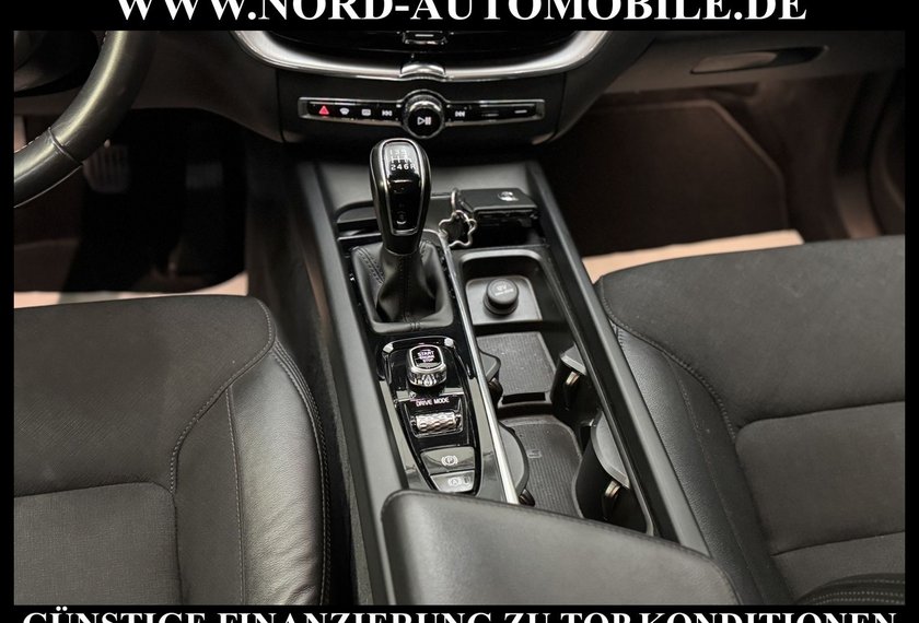 Volvo XC60 XC60 d3 Momentum Pro *LED*AHK*Navi*Memory