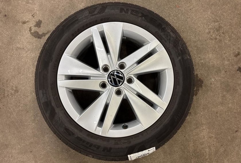 Volkswagen Golf Golf VIII Lim.1.5 eTSI DSG Head-Up/Side&amp;Lane/Nav