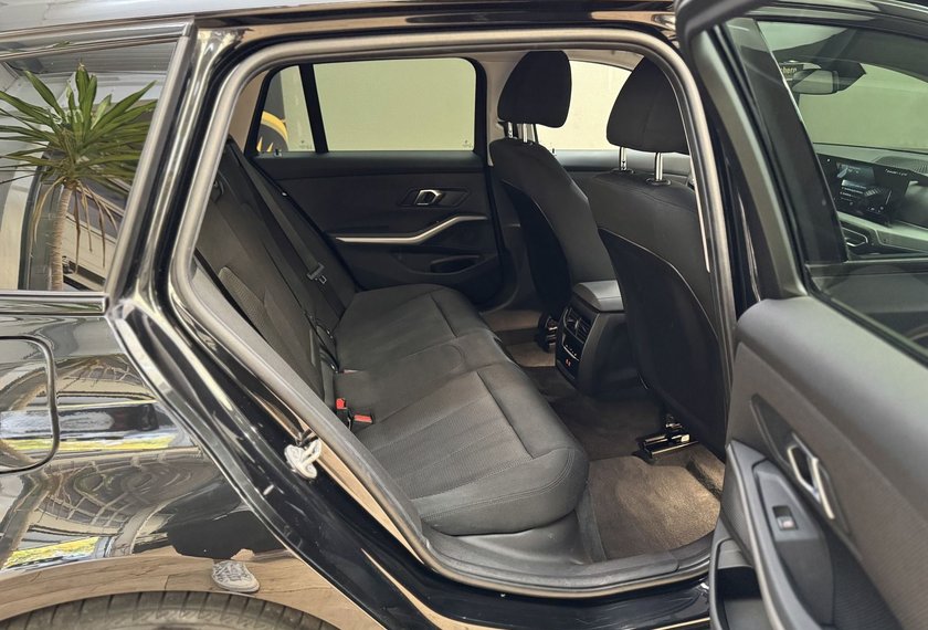 BMW 320 320 d Touring xDrive *LED*AHK*Curved*Shadow*MJ23